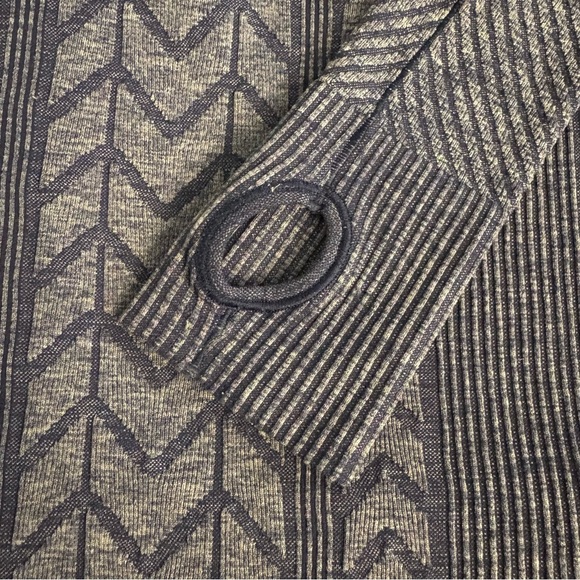 Womens V-Neck Long Sleeve Textured Knit Top - Blue - Picture 6 of 6